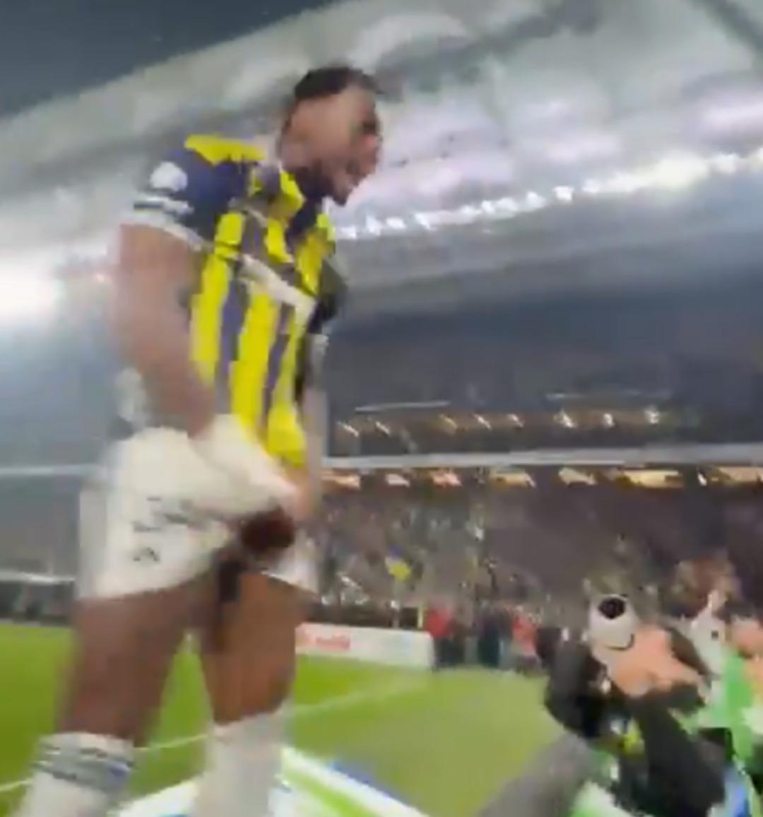 Jhon Duran ın gol sevinci derbiyi karıştırdı! Galatasaray taraftarından büyük tepki 7