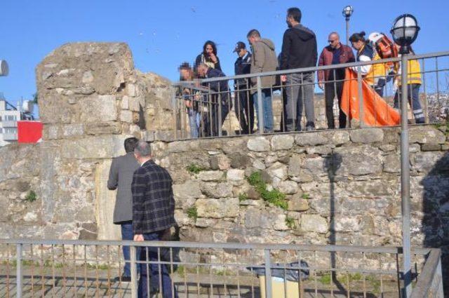 Sinop'ta kale surlarına çıkan genç kız intihara kalkıştı