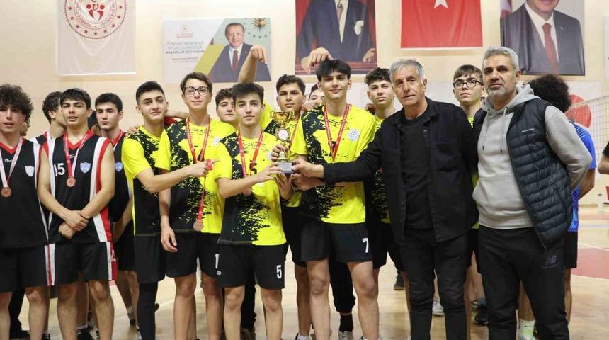 Kayseri Okul Sporları Voleybol Gen&ccedil; Erkekler m&uuml;sabakaları tamamlandı