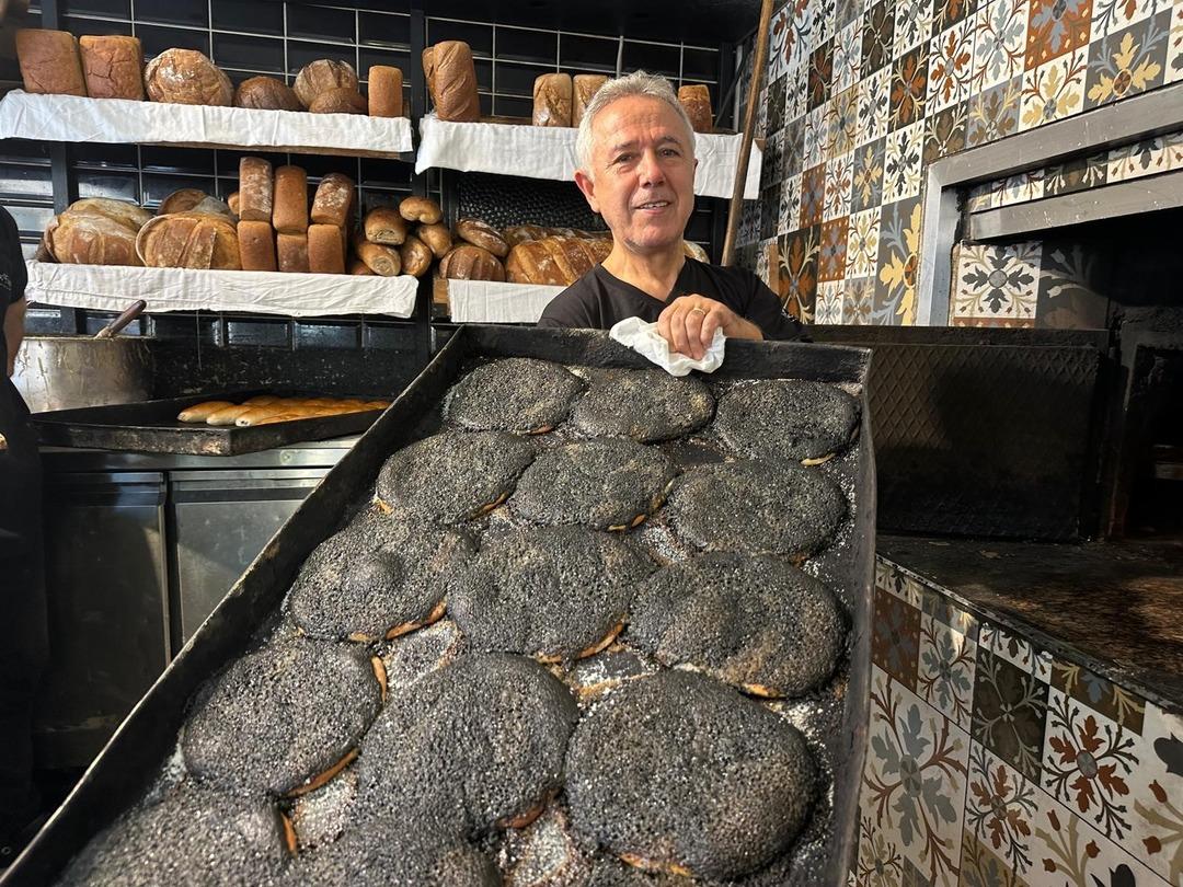 8 bin 800 kilometrelik lezzet buluşması! Siyah tahinli pide trend oldu:  Ölüm hariç her derde şifa   6