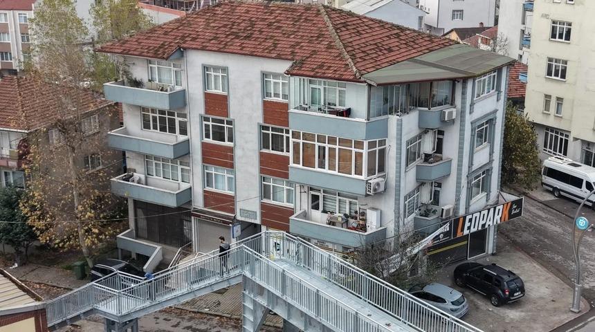 "Evim görünüyor" dedi! Üst geçidi yıktırdı! 