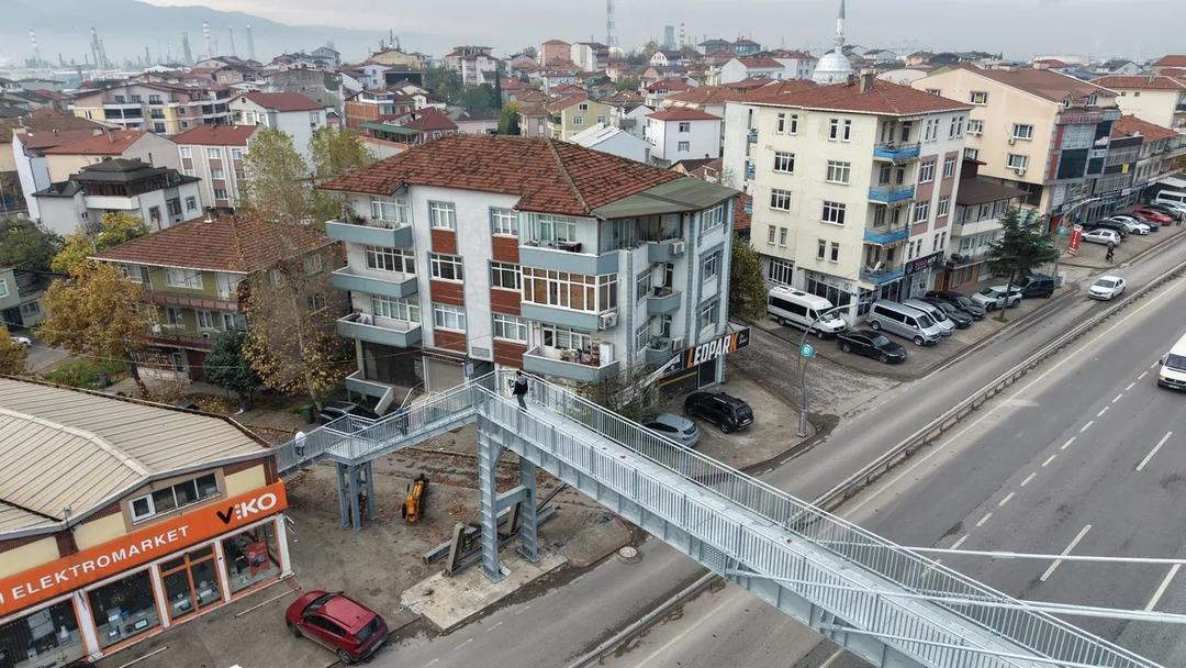 "Evim görünüyor" dedi! Üst geçidi yıktırdı! 3