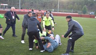 Eskişehir'de hakeme saldırı kameraya yansıdı! 