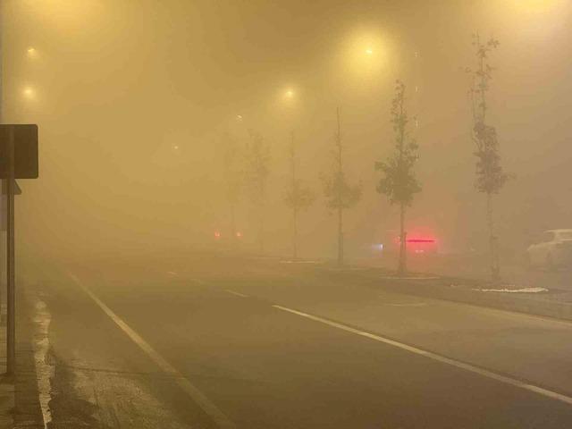 Sivas yoğun sise gömüldü, araçlar görünmez hale geldi 2