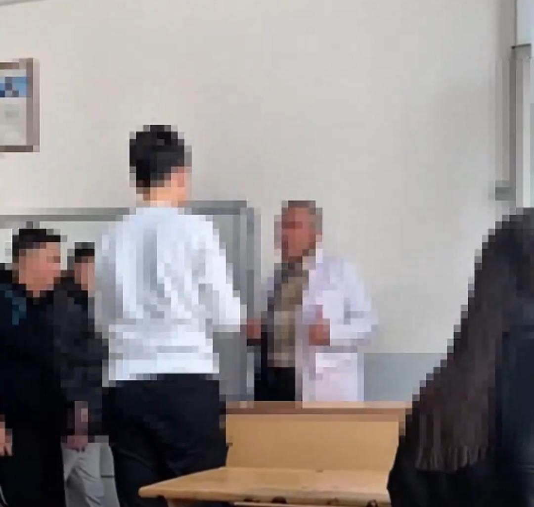 Öğretmenleriyle dalga geçtiler! Lisedeki öğrencilerin skandal görüntüsü olay oldu 1