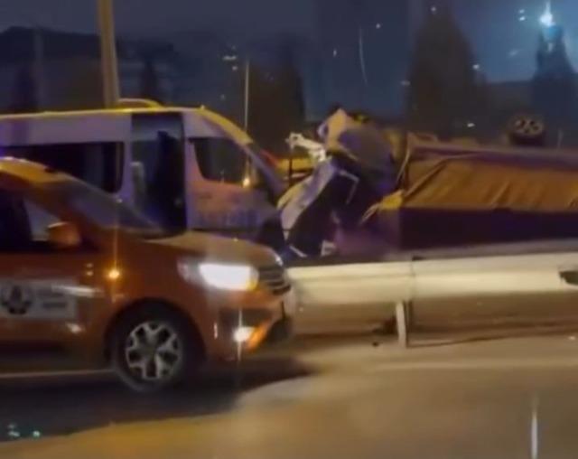Bağcılar TEM Otoyolu’nda zincirleme kaza meydana geldi 1