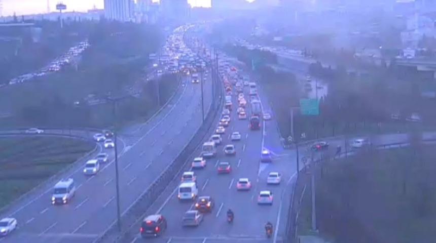 Bağcılar TEM Otoyolu’nda zincirleme kaza meydana geldi