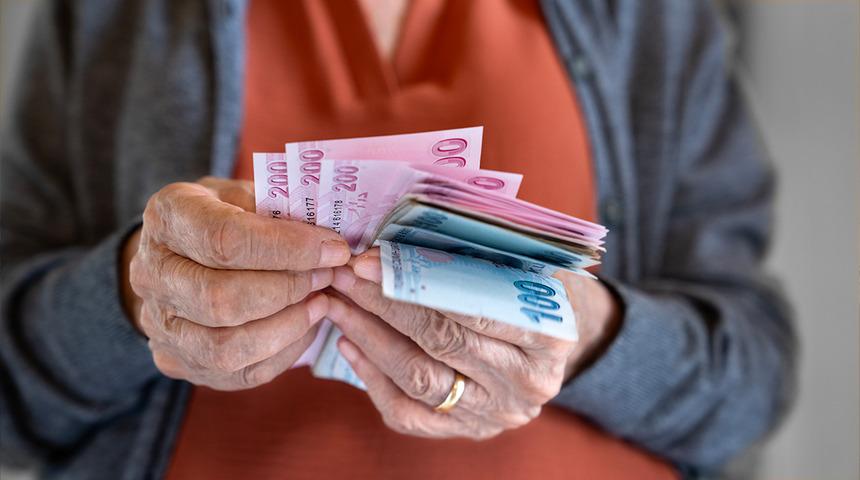 En düşük maaşlar ne kadar olacak? Memuru emeklisi saat 10'a kilitlendi