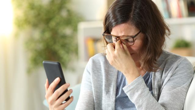 Telefonu uzun süre kullanınca neden başımız ağrır? Sebebi nedir?