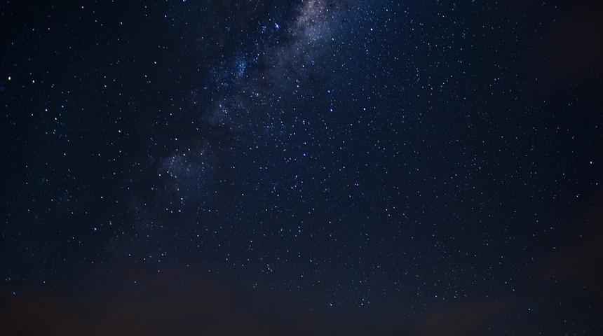 Neden gökyüzü mavi ama uzay karanlık? Sebebi nedir?