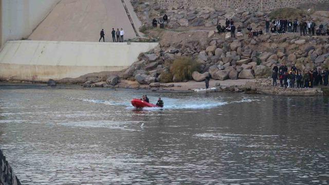 Nehre düşen terliğini almak isterken akıntıya kapılan çocuğun cansız bedeni bulundu