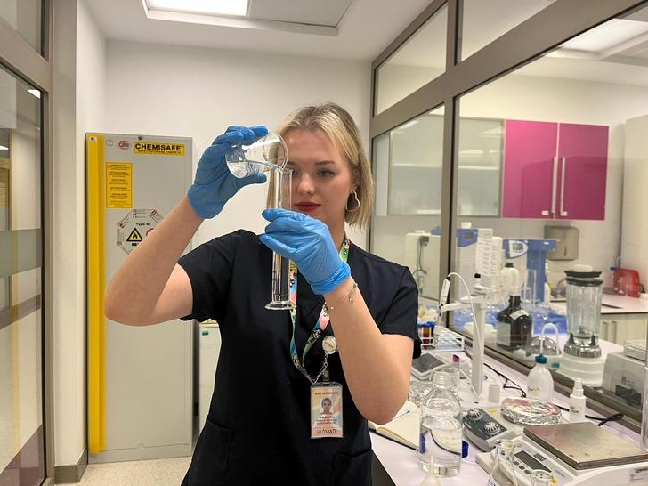 Yıllar önce kanseri yendiği hastanede mühendis oldu G2