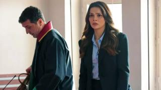 Sinem Ünsal'ın Uzak Şehir stili! Çabasız şıklık kodları...