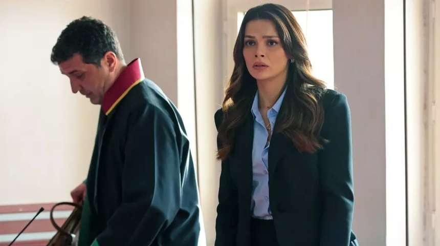 Sinem Ünsal'ın Uzak Şehir stili! Çabasız şıklık kodları...