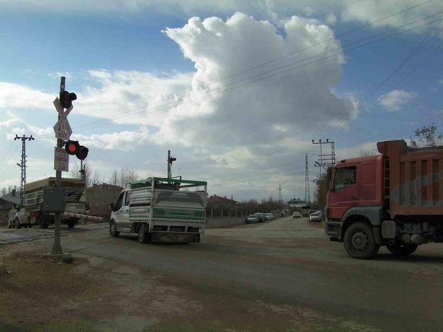 Van’da hemzemin geçitte ışık arızası trafiği kilitledi 1