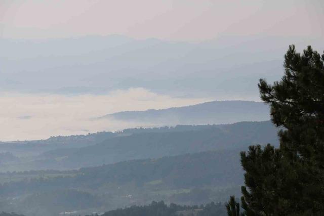 Tarihi ilçe sis tabakası altında kaldı 3