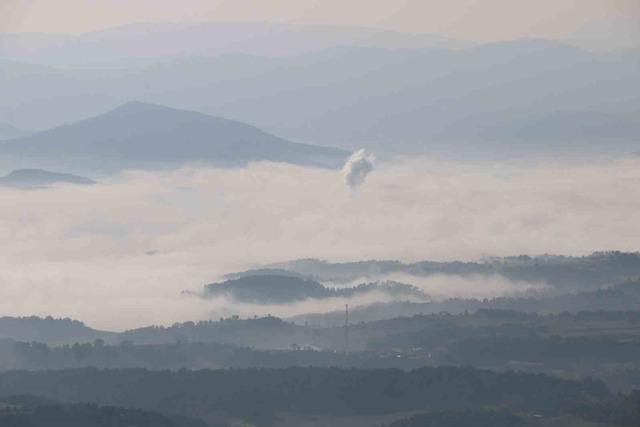Tarihi ilçe sis tabakası altında kaldı 2