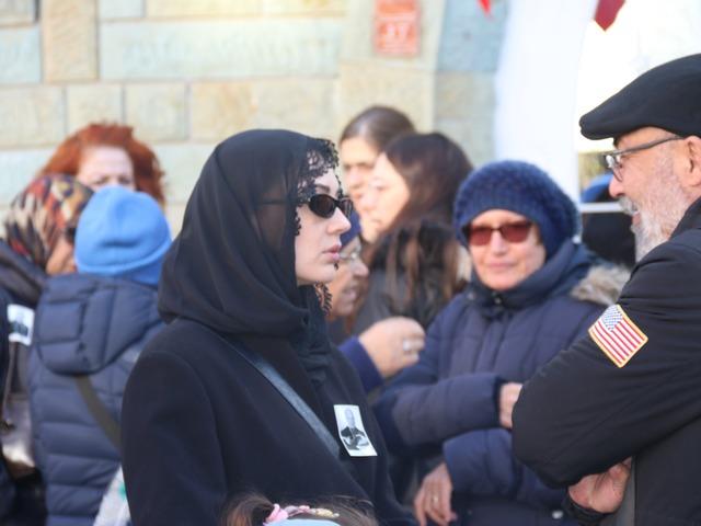 Burcu Özberk'in acı günü! Dedesini gözyaşlarıyla son yolcuğuna uğurladı 