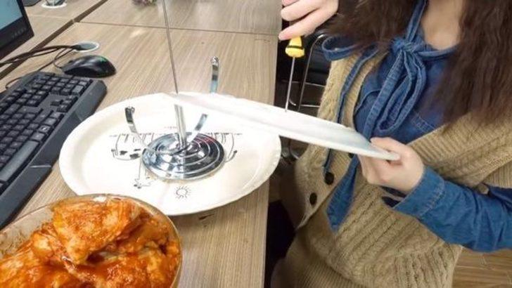 Sosyal medya fenomeni ofiste tavuk döner pişirdi!  G4