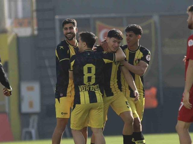 Ziraat Türkiye Kupası'nda İstanbulspor Sarıyer'i farklı geçerek gruplara kaldı!