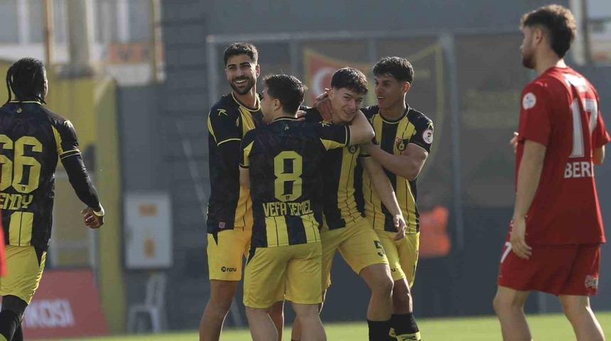 Ziraat Türkiye Kupası'nda İstanbulspor Sarıyer'i farklı geçerek gruplara kaldı!