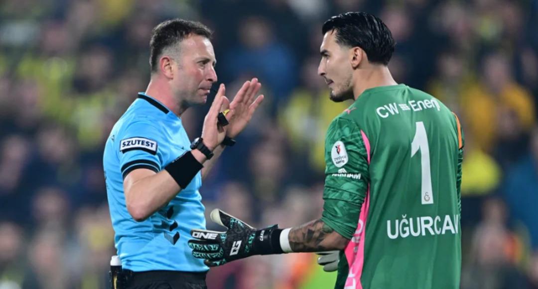 Galatasaray dan derbinin hakemi için olay başvuru! Resmen şikayet ettiler 2