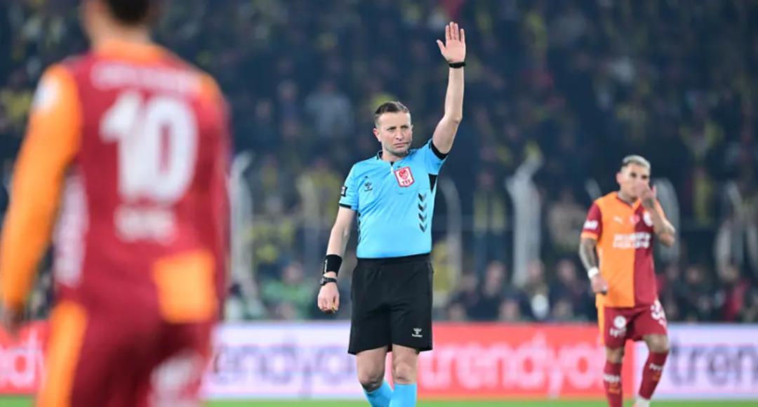 Galatasaray dan derbinin hakemi için olay başvuru! Resmen şikayet ettiler 3