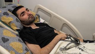 Trafik kazasında yatağa bağımlı hale gelen genç için tedavi umudu sürüyor