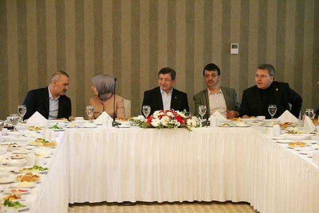 Ahmet Davutoğlu, STK temsilcileriyle bir araya geldi