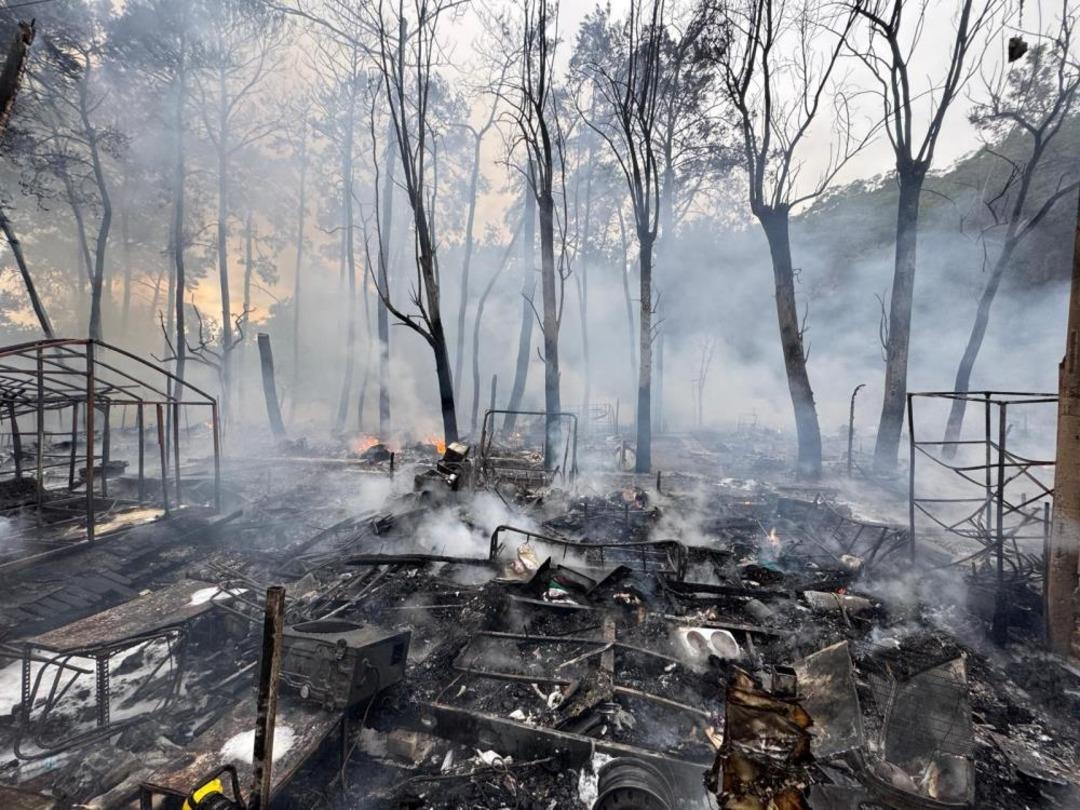 Fethiye de alevler onlarca karavan ve bungalov evi küle çevirdi 2