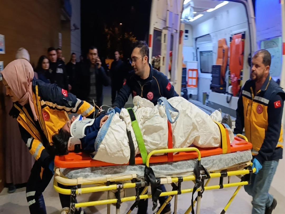 Zincir markette korkun&ccedil; olay: Başı y&uuml;k asans&ouml;r&uuml;ne sıkıştı! Yaşam savaşı veriyor 1