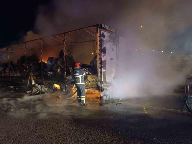 Şanlıurfa’da beyaz eşya yüklü tır alev alev yandı 1