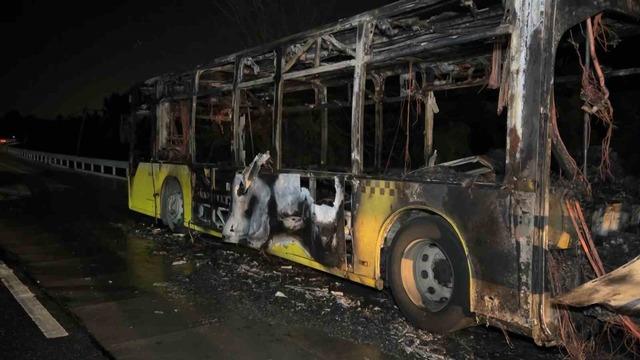 Arnavutköy’de İETT otobüsü alevlere teslim oldu 1