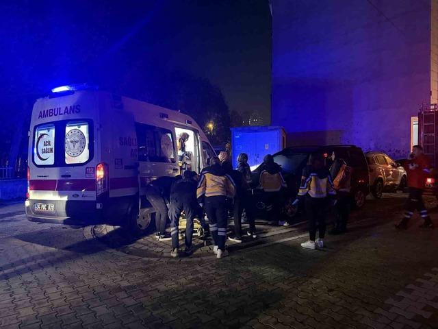 Esenyurt’ta 5 katlı binada yangın paniği: Bina tahliye edildi 2