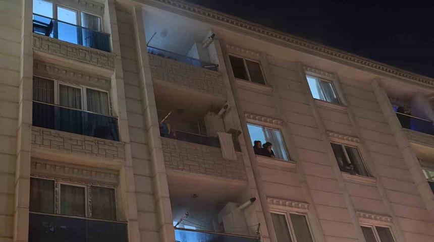 Esenyurt’ta 5 katlı binada yangın paniği: Bina tahliye edildi
