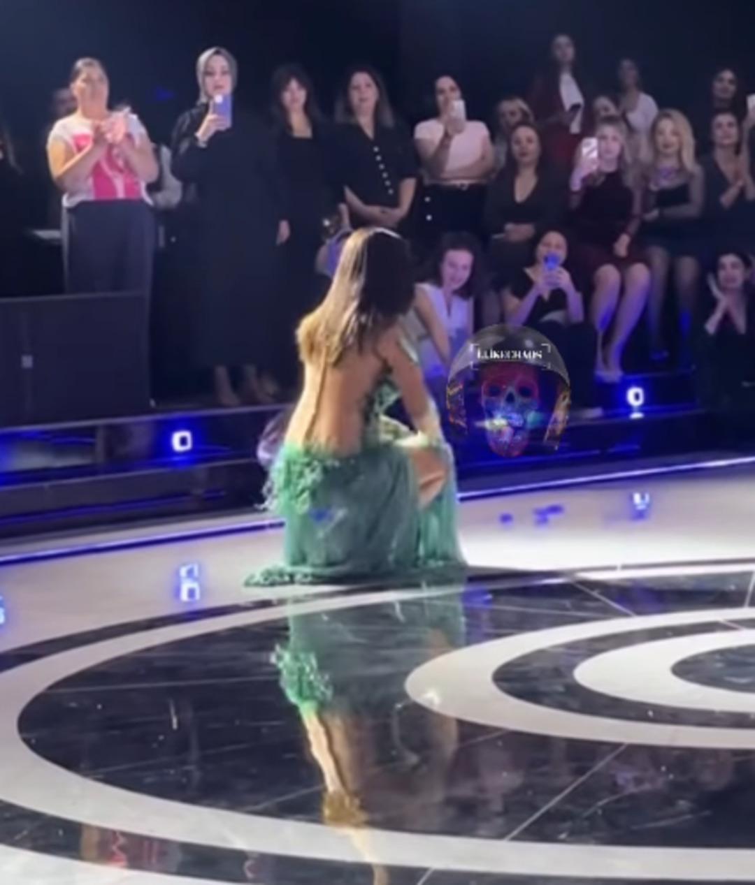 Oryantal Asena çömeldi, garip hareketler yaptı! Yorumlar gecikmedi 1