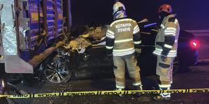 Katliam gibi kaza! Tıra arkadan &ccedil;arptılar: 4 &ouml;l&uuml;