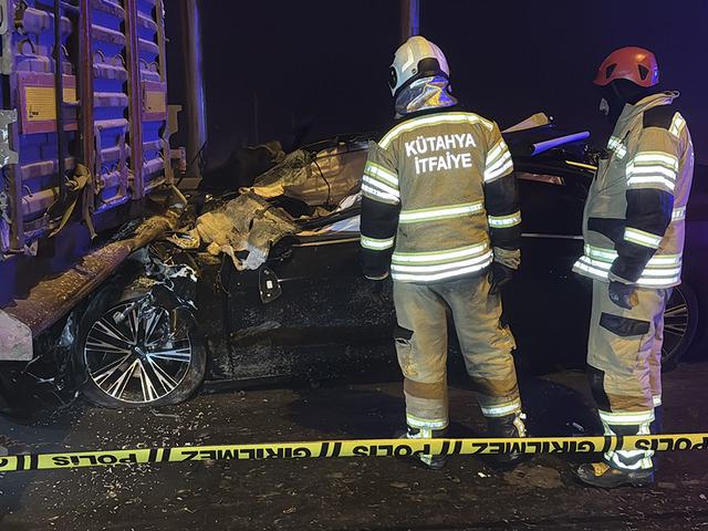 Katliam gibi kaza! Tıra arkadan çarptılar: 4 ölü