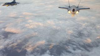 ABD'ye ait F-16 savaş uçağı düştü