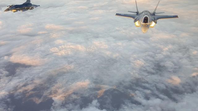 ABD'ye ait F-16 savaş uçağı düştü