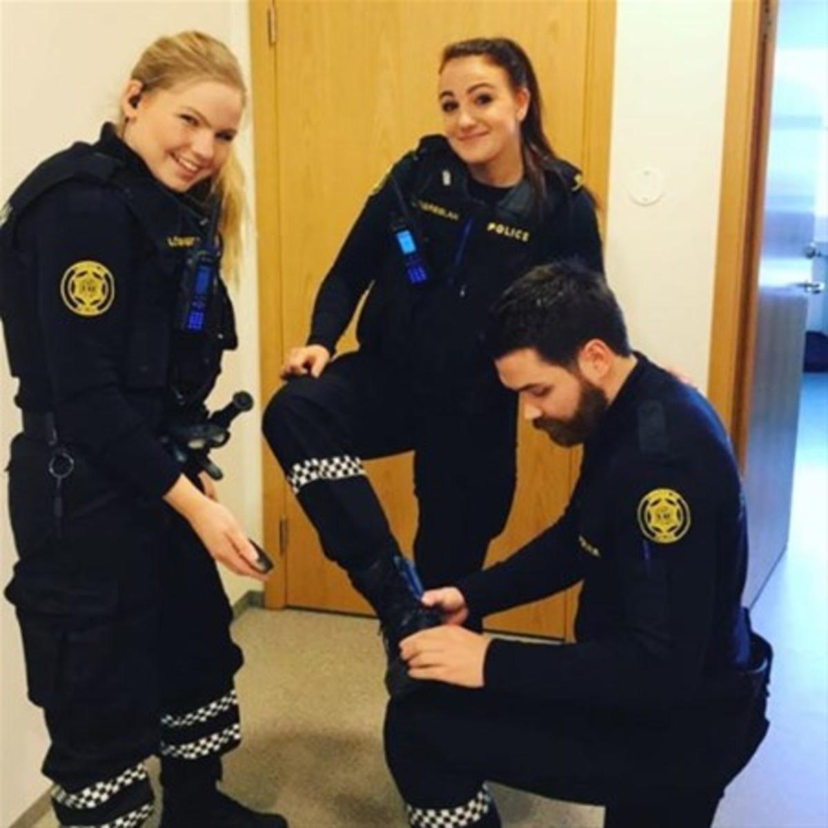 Polisler burada ne iş yapıyor? 