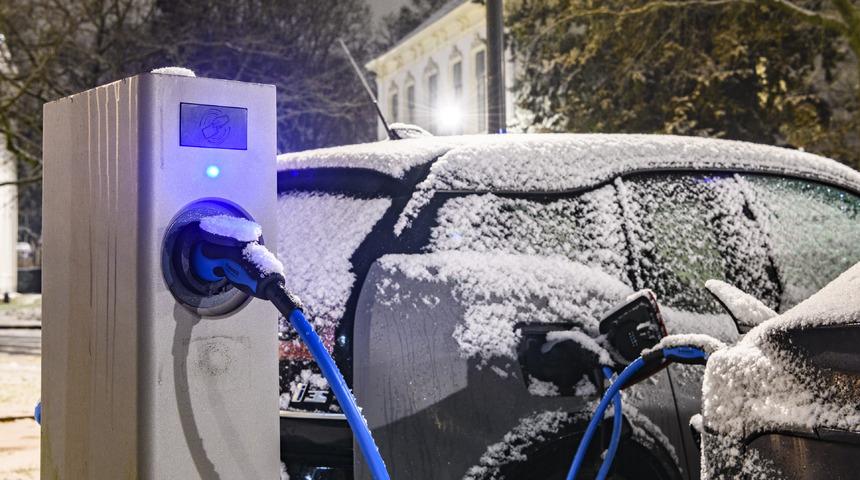 Elektrikli arabalar soğuk havada neden menzil düşüşü yaşar? Sebebi nedir?