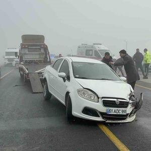 Yoğun sis Tatvan’da zincirleme kazaya neden oldu