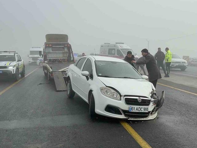 Yoğun sis Tatvan’da zincirleme kazaya neden oldu