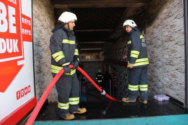 İş yerleri yanan çalışanlar gözyaşlarını tutamadı