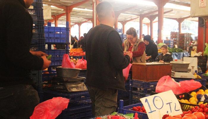 Fiyatı 40 TL'den 10 TL'ye düştü: 'Satıp bitirmeye çalışıyoruz'