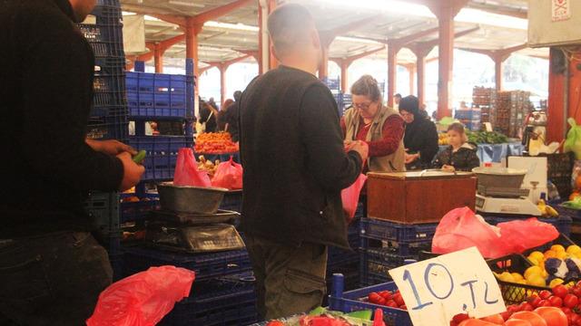 40 TL'den 10 TL'ye düştü: 'Satıp bitirmeye çalışıyoruz'