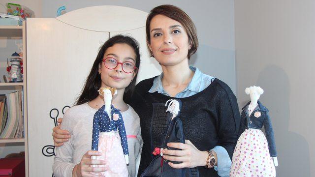 Kızı için yaptığı bez bebeği, annelere öğretecek