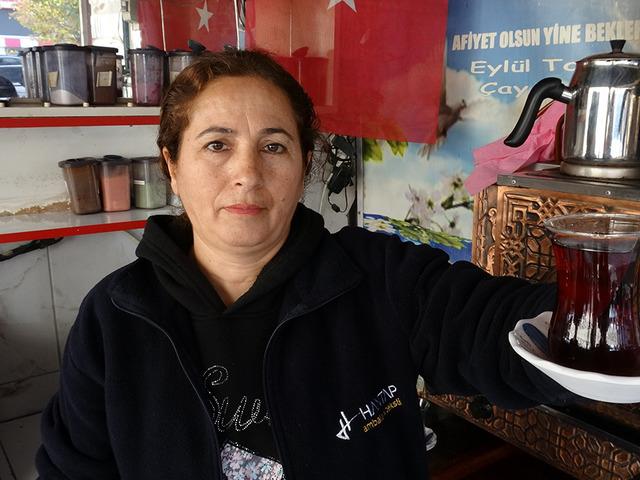 Kentin tek kadın çaycısı