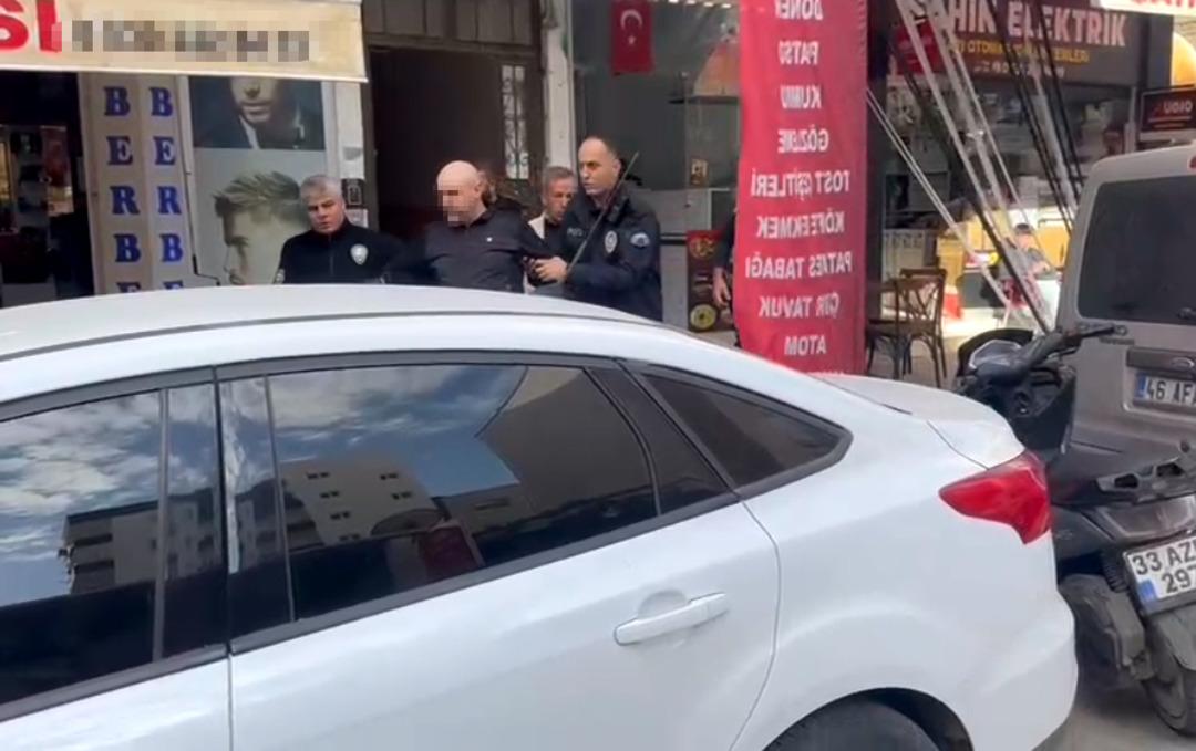 İç çamaşırına kadar soyundu! Mersin de sokakta anadan üryan dolaşan Rus ağızları açık bıraktı 3